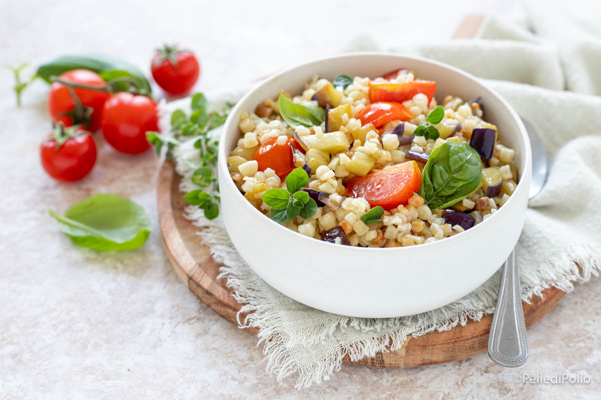 Fregola con melanzane e pomodorini