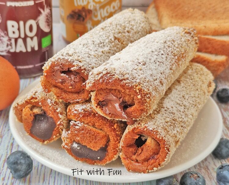 French toast rolls rotolini dolci e ripieni di pane al forno
