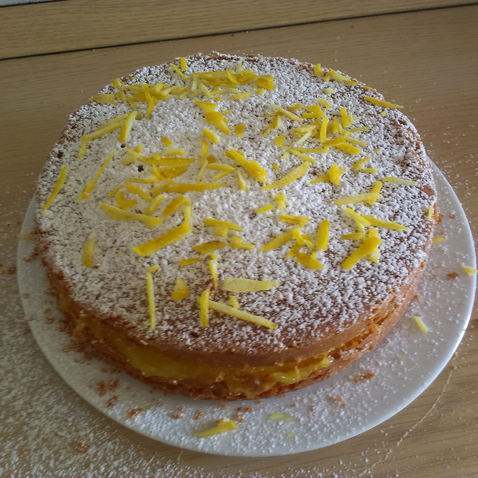 Fresca e rapida: la torta al limone