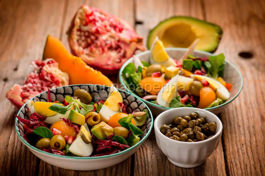 Fresca insalatona al melone con melagrana ed avocado
