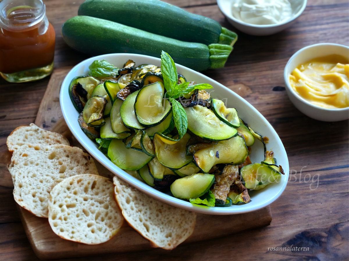 Friggitrice ad aria: rondelle di zucchine con pochissimo olio