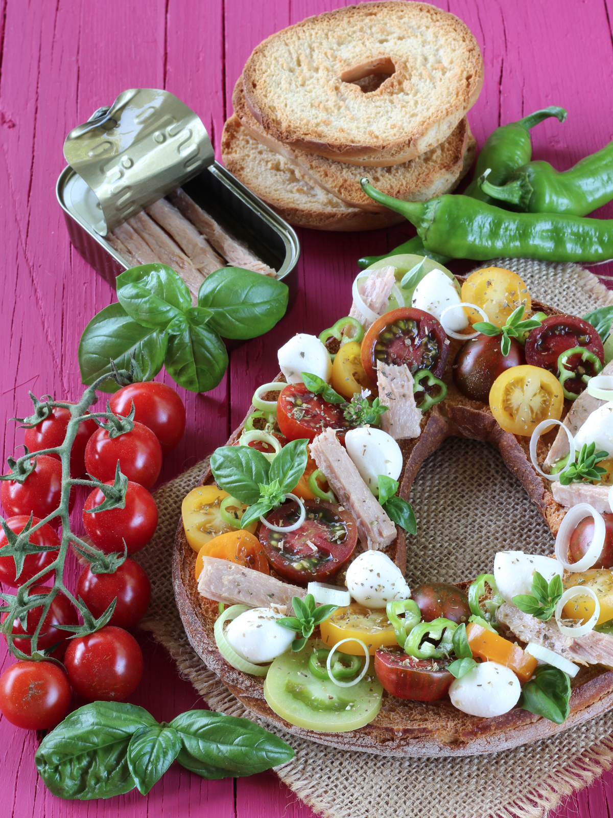 Frisella con insalata di pomodori