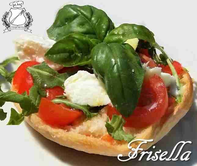 Friselle con pomodori e mozzarella