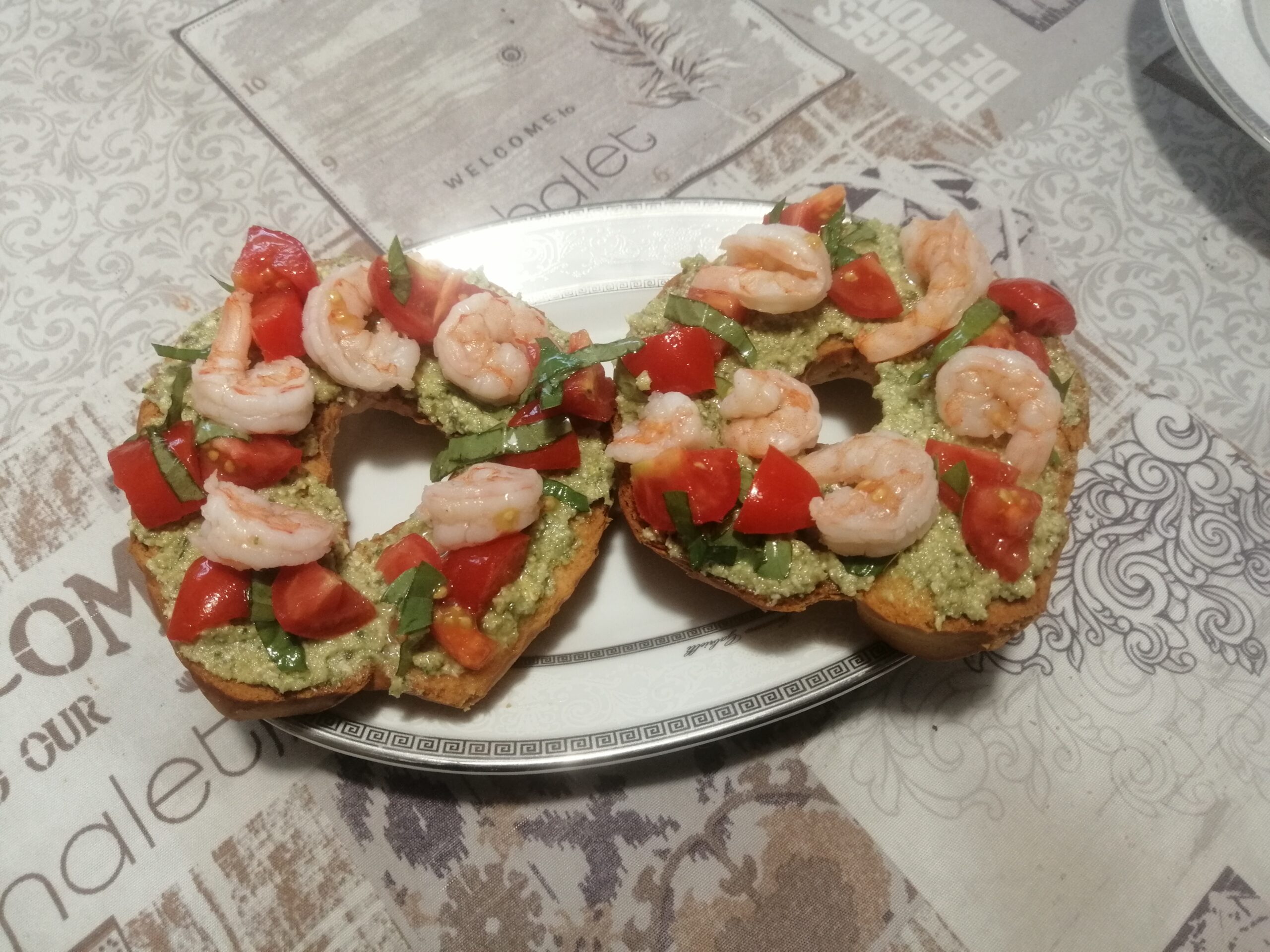 Friselle pesto di zucchine e gamberi