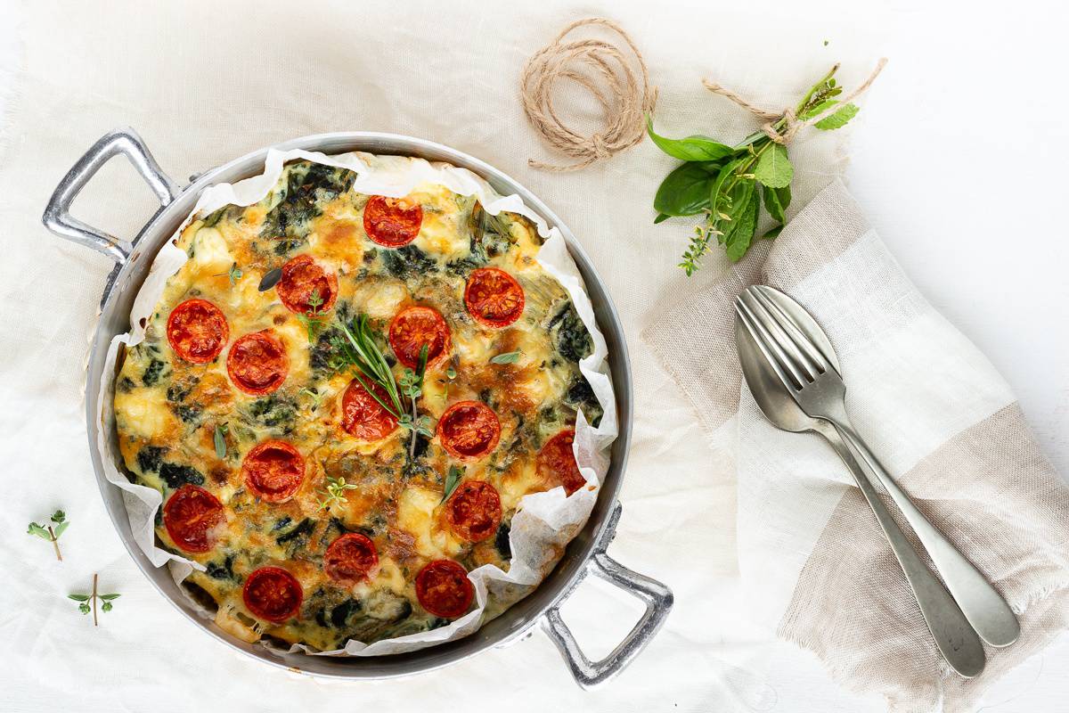 Frittata al forno con erbette e pomodorini