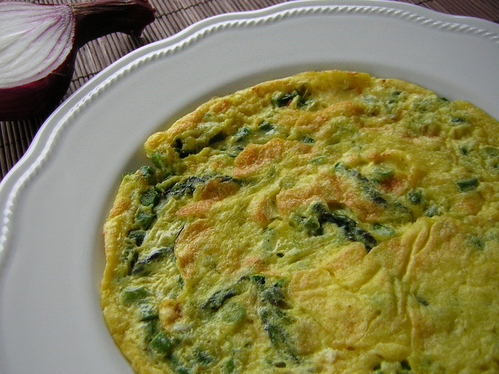 Frittata con asparagi e cipolla