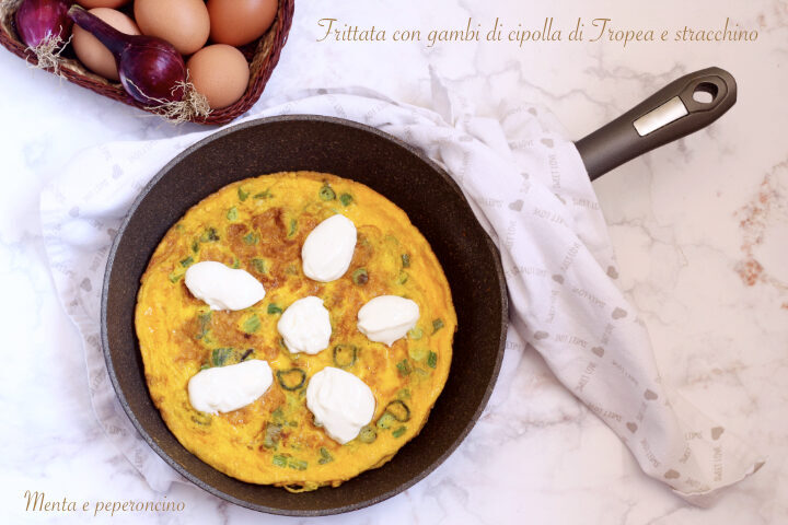 Frittata con gambi di cipolla di tropea e stracchino