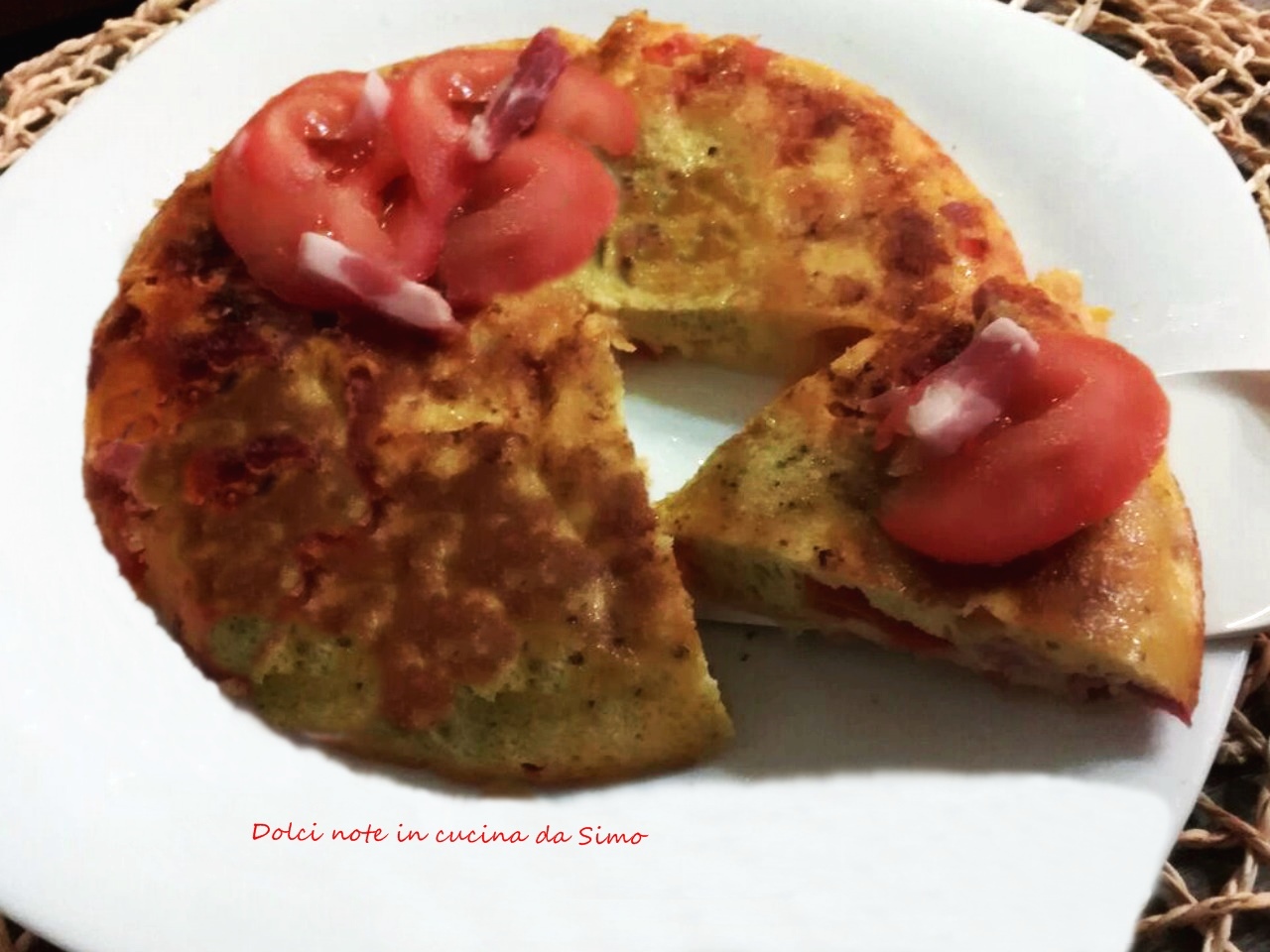 Frittata con pancetta e pomodori