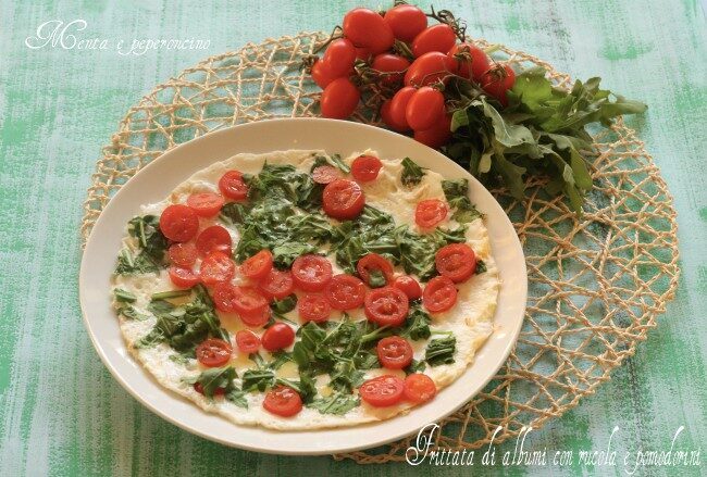 Frittata di albumi con rucola e pomodorini