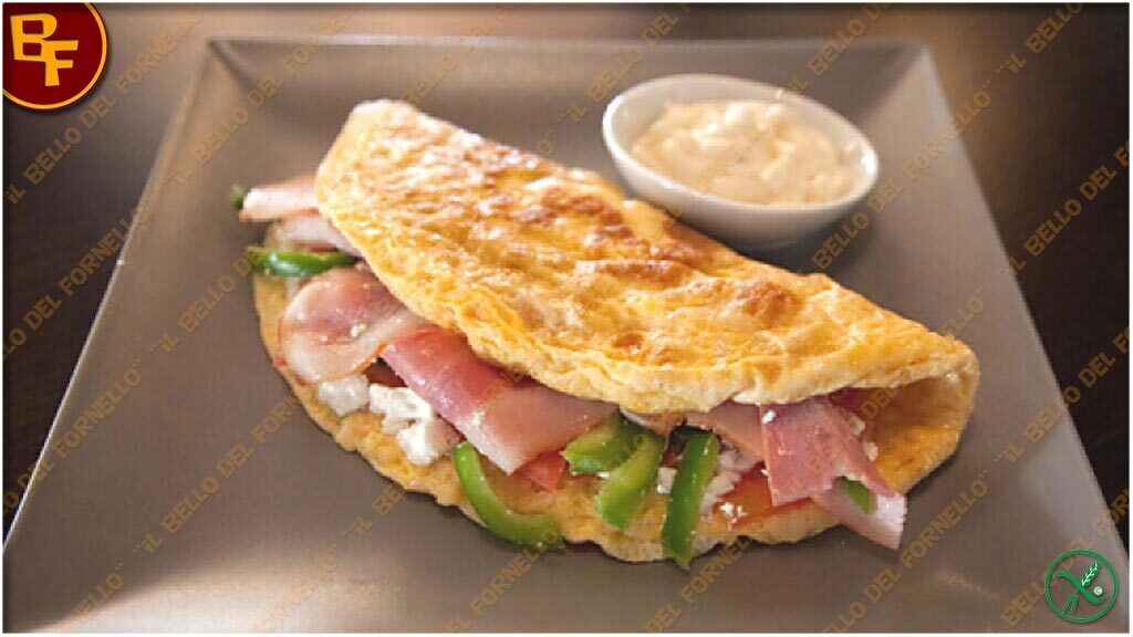 Frittata farcita con prosciutto peperoni e mozzarella