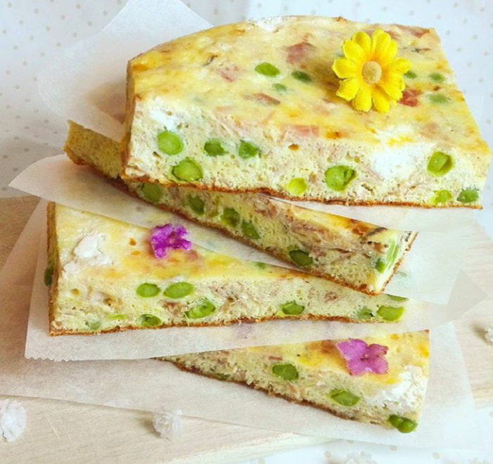 Frittata ricca con piselli, prosciutto e ricotta