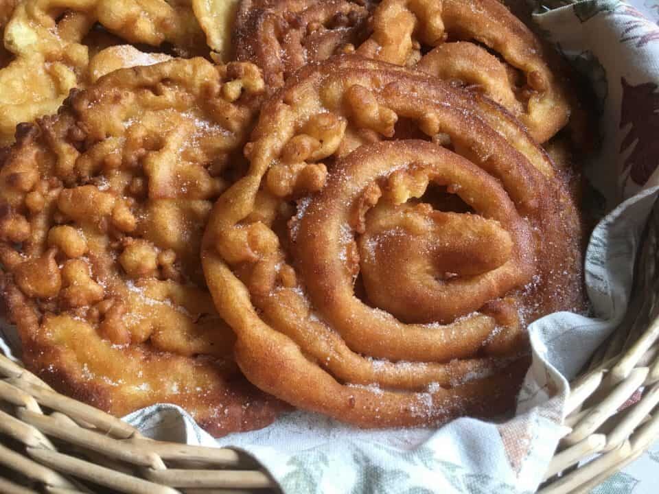 Frittelle a spirale cosparse di zucchero