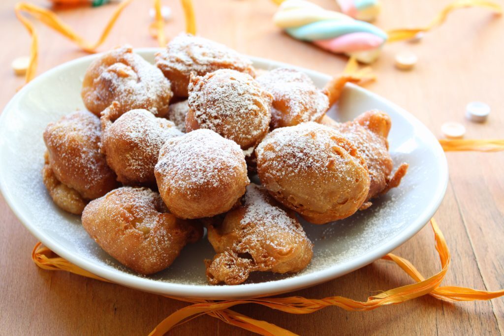 Frittelle con uvetta mele e farina di castagne