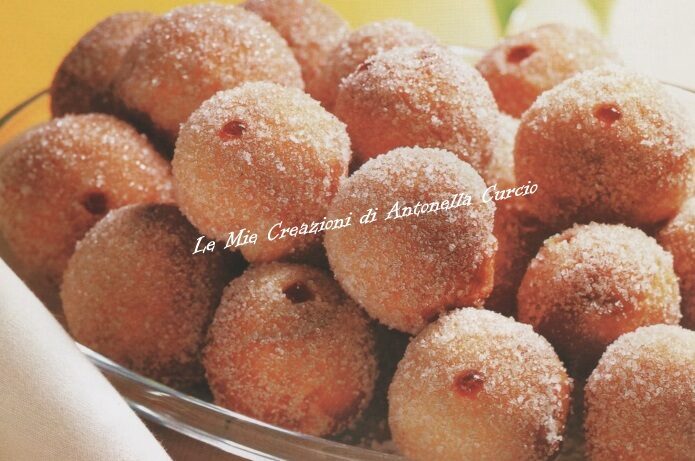 Frittelle di carnevale farcite
