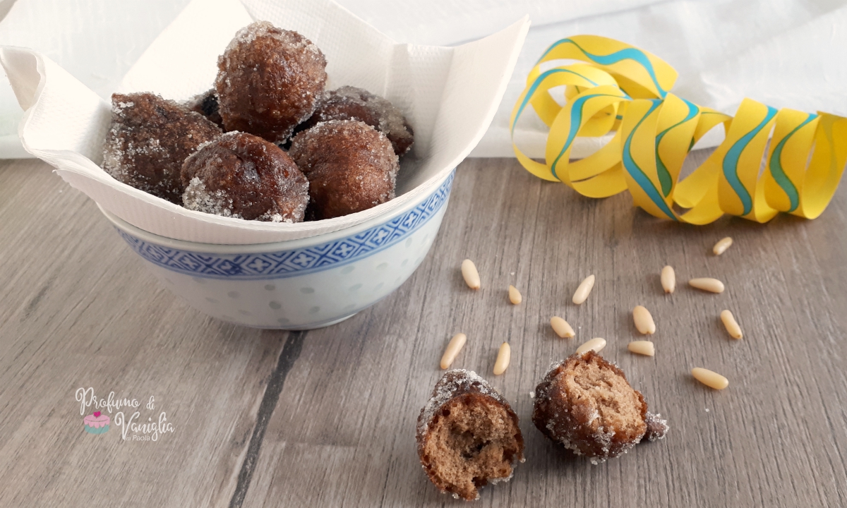 Frittelle di castagne con uvetta e pinoli