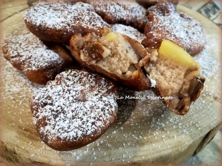 Frittelle di farina di castagne ,mele e uvetta