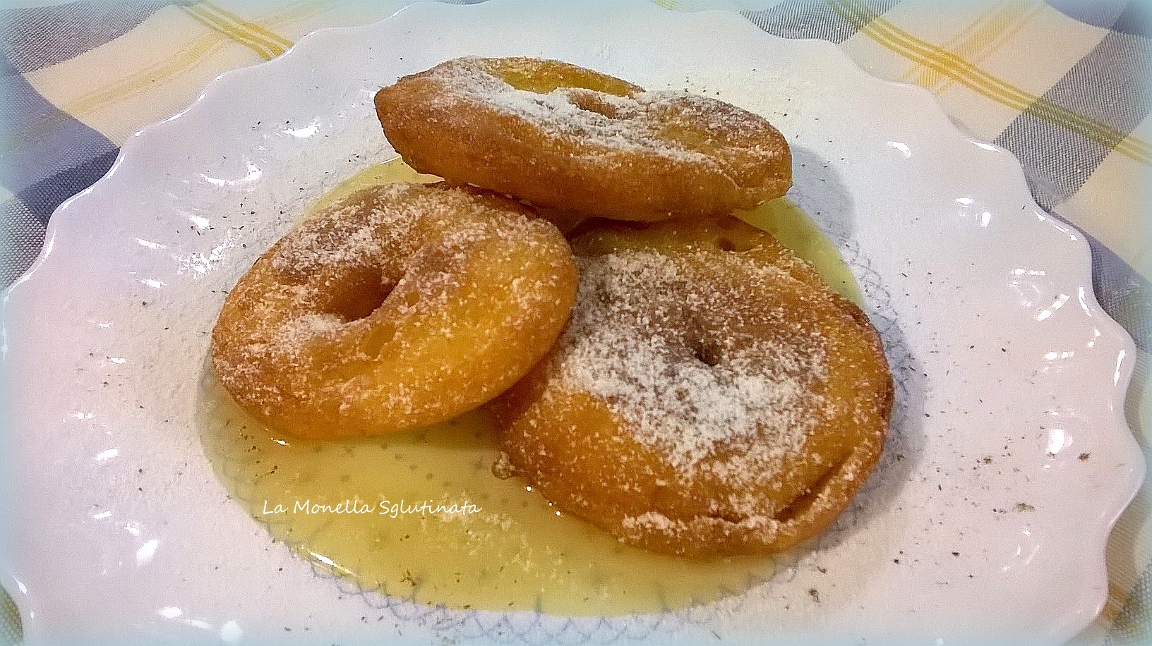 Frittelle di mele in salsa di miele cognac e cannella