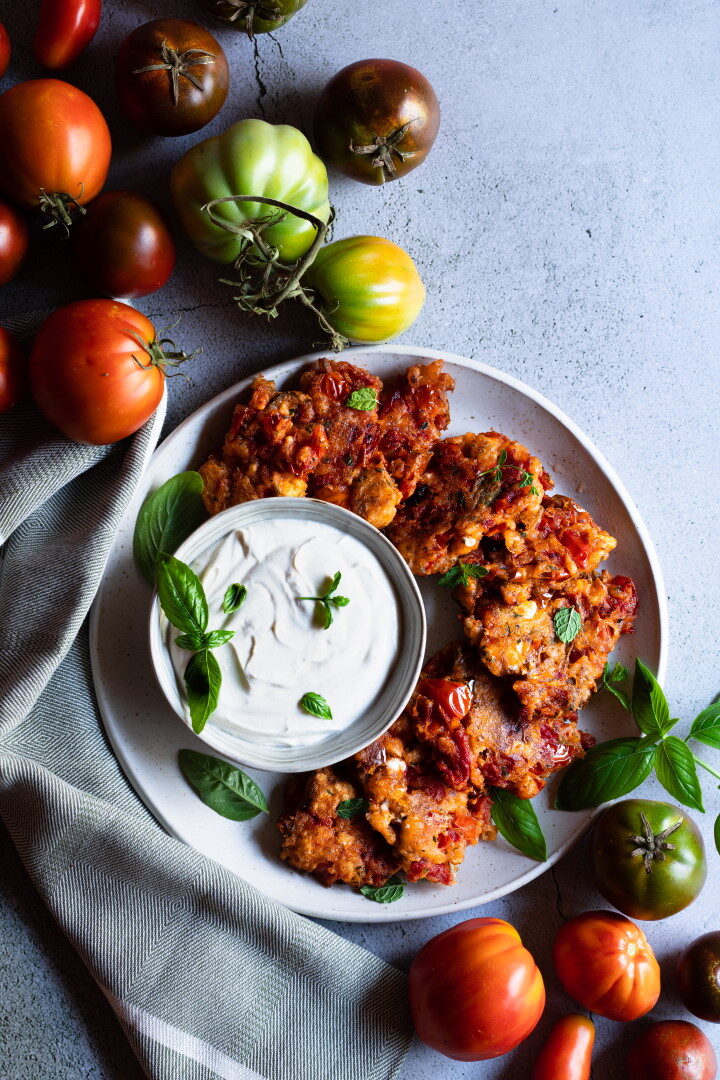 Frittelle di pomodoro e feta
