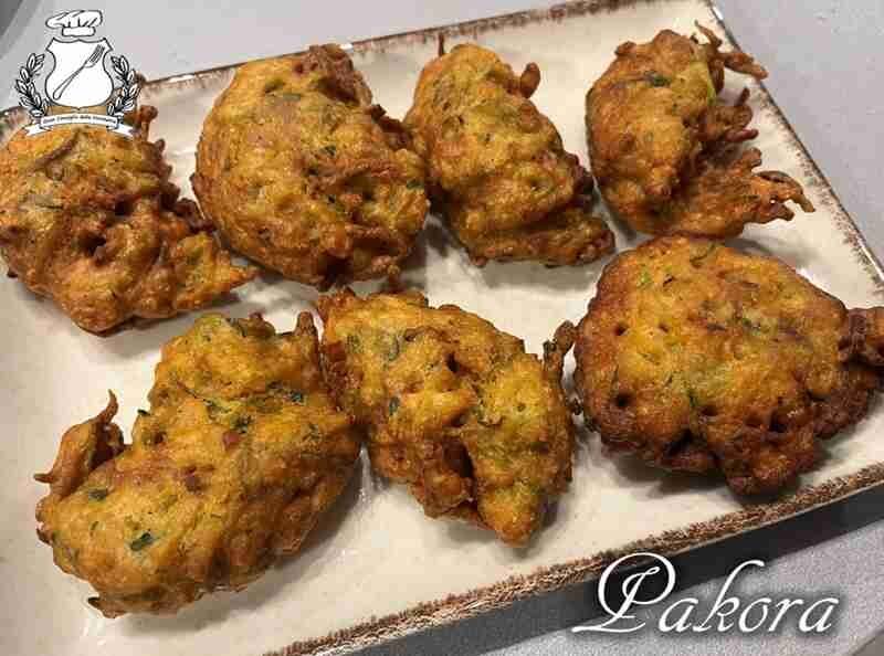 Frittelle di verdure in pastella di farina di ceci (pakora)