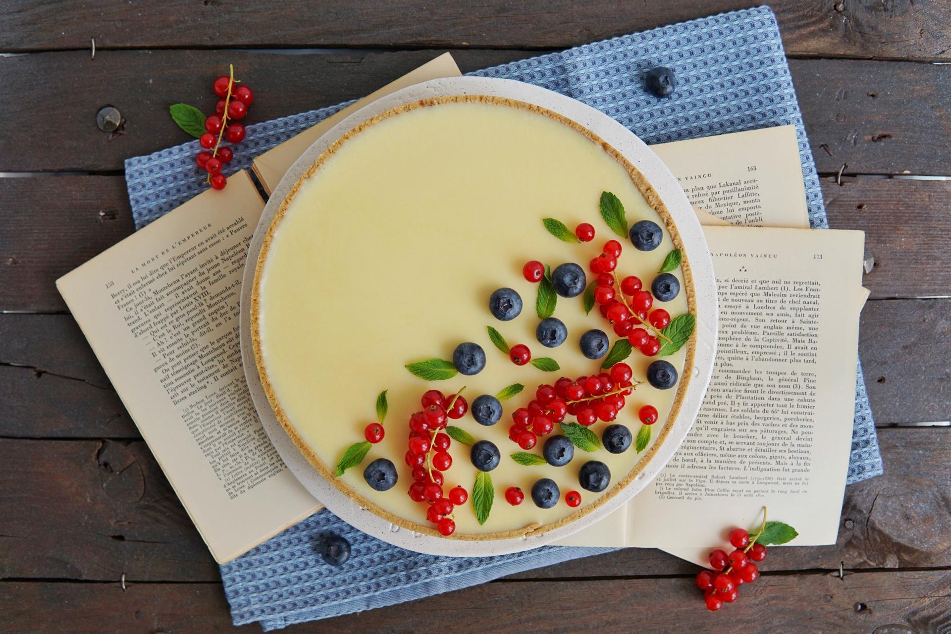 Frolla al caffè con crema al formaggio e ganache bianca