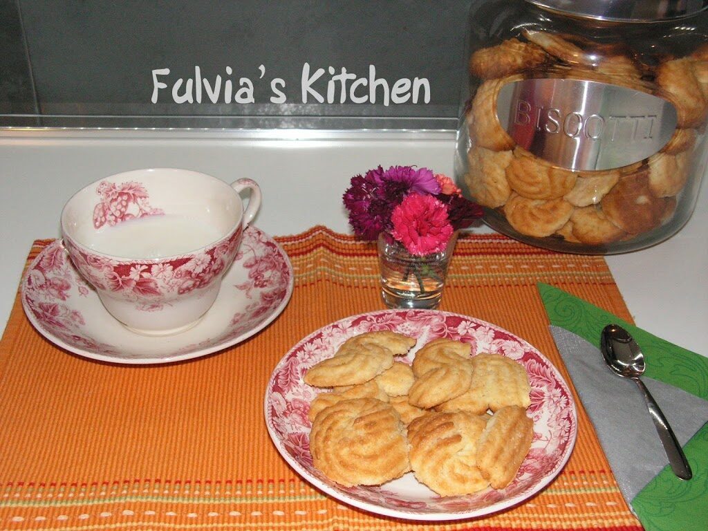 Frolle montate con cocco e zucchero di canna