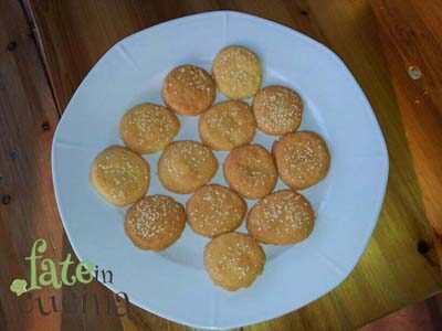 Frolle salate al parmigiano e sesamo