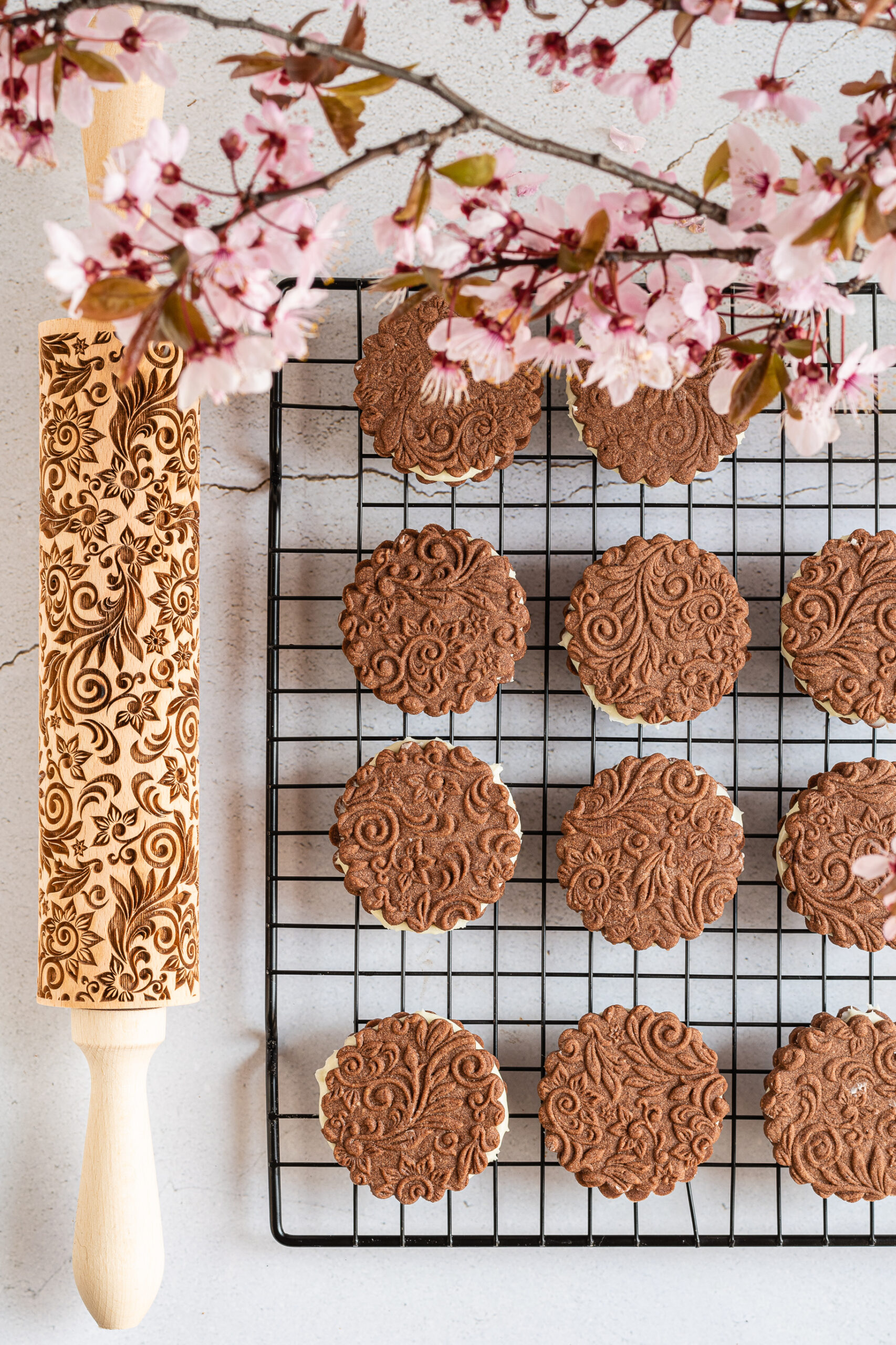Frollini al cacao con crema spalmabile al cocco