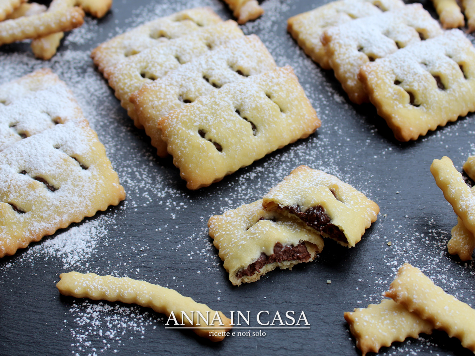 Frollini alla vaniglia con cuore di cioccolato
