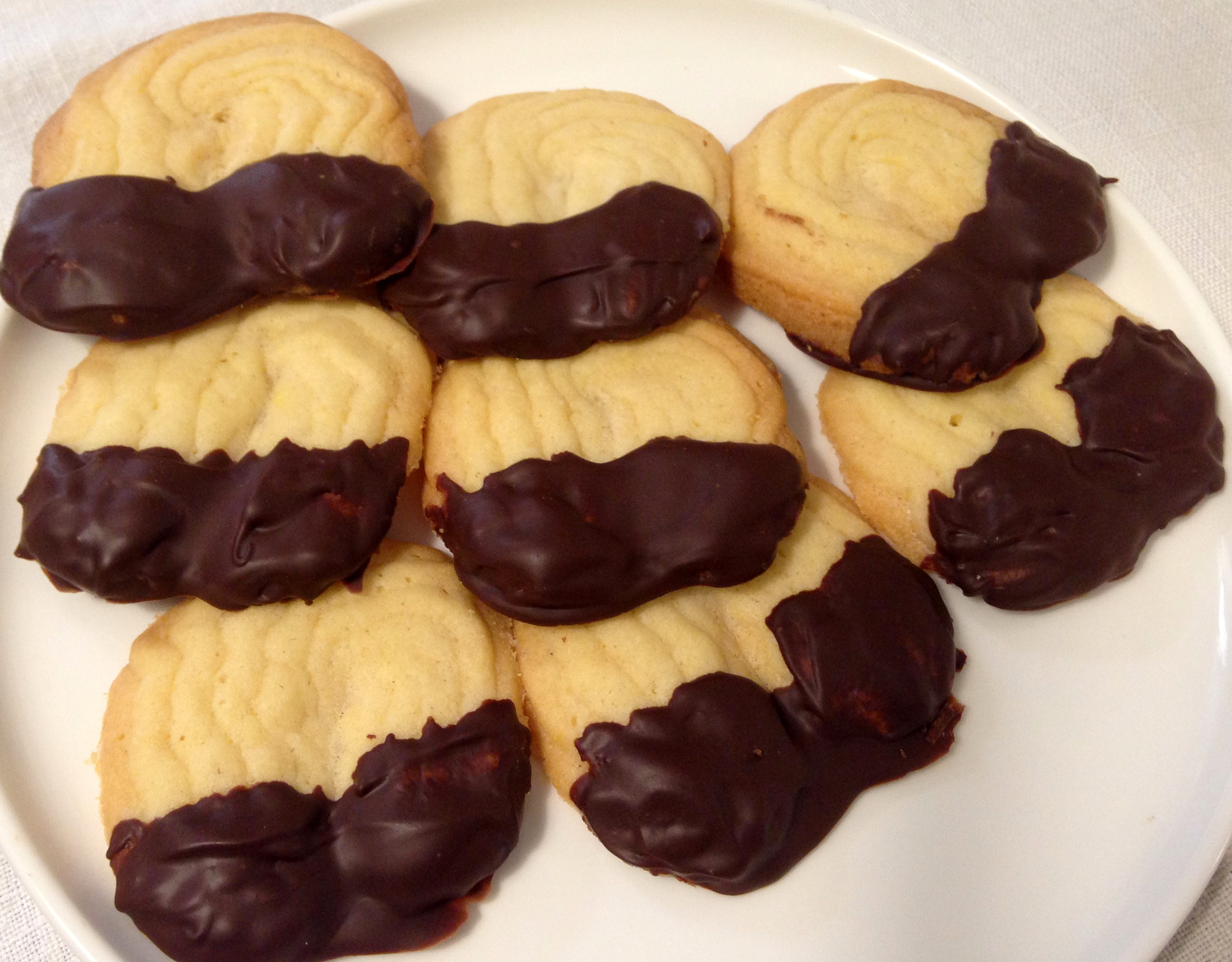 Frollini montati ricoperti al cioccolato
