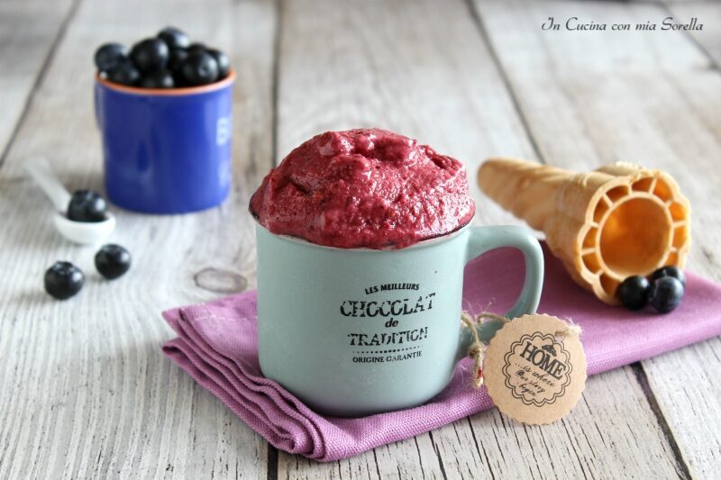 Frozen yogurt ai frutti di bosco