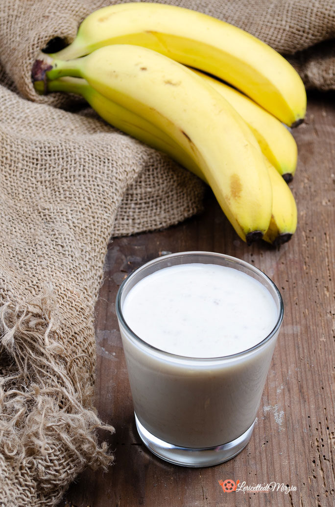 Frullato di banane con yogurt greco