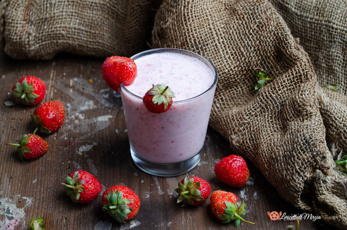 Frullato di fragole e yogurt greco