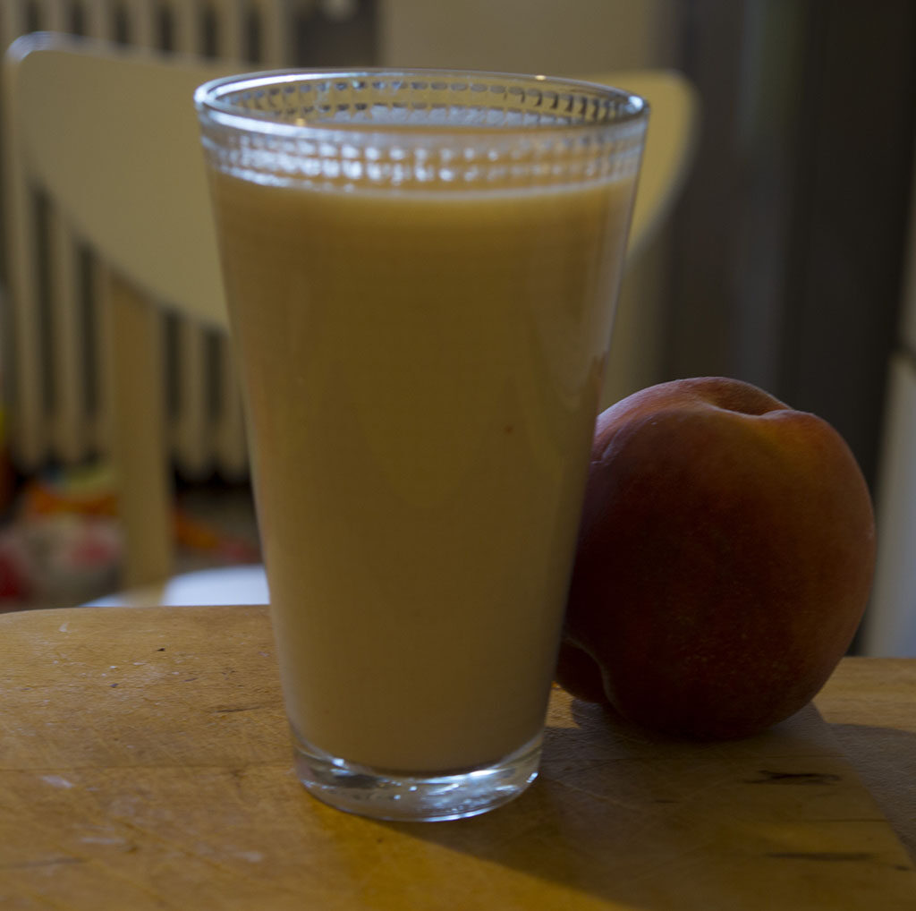 Frullato di pesca e yogurt