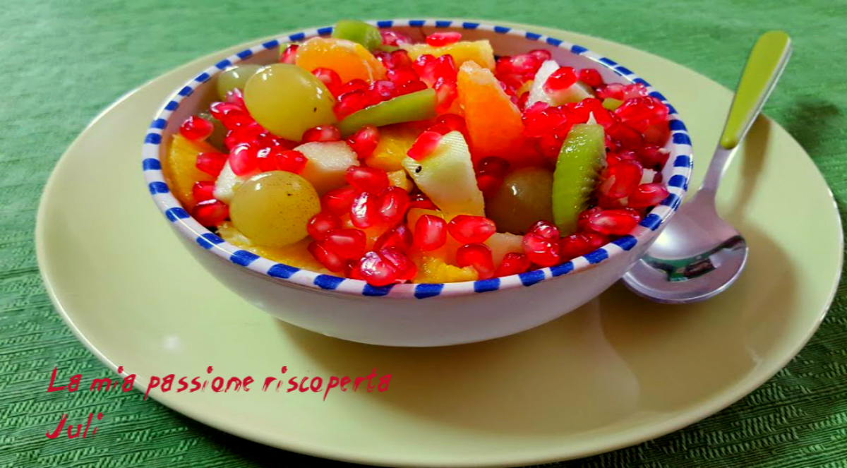 Frutta fresca con melograno e maraschino
