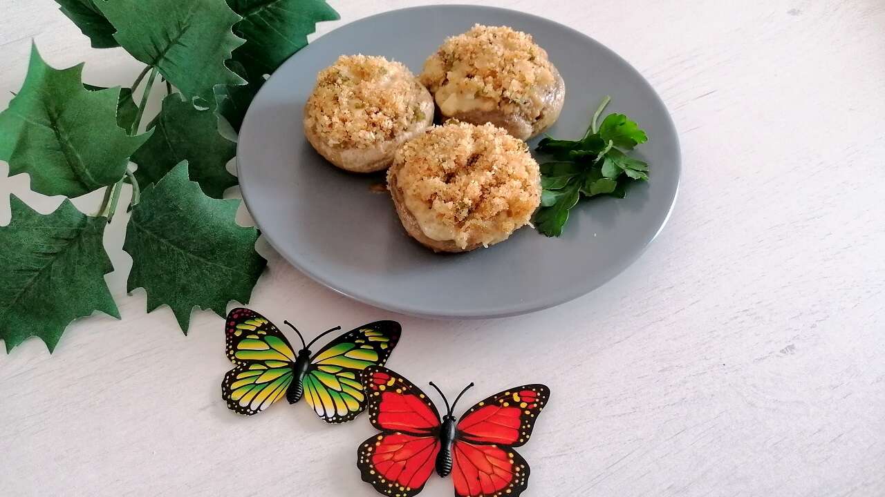 Funghi champignon ripieni in pentola