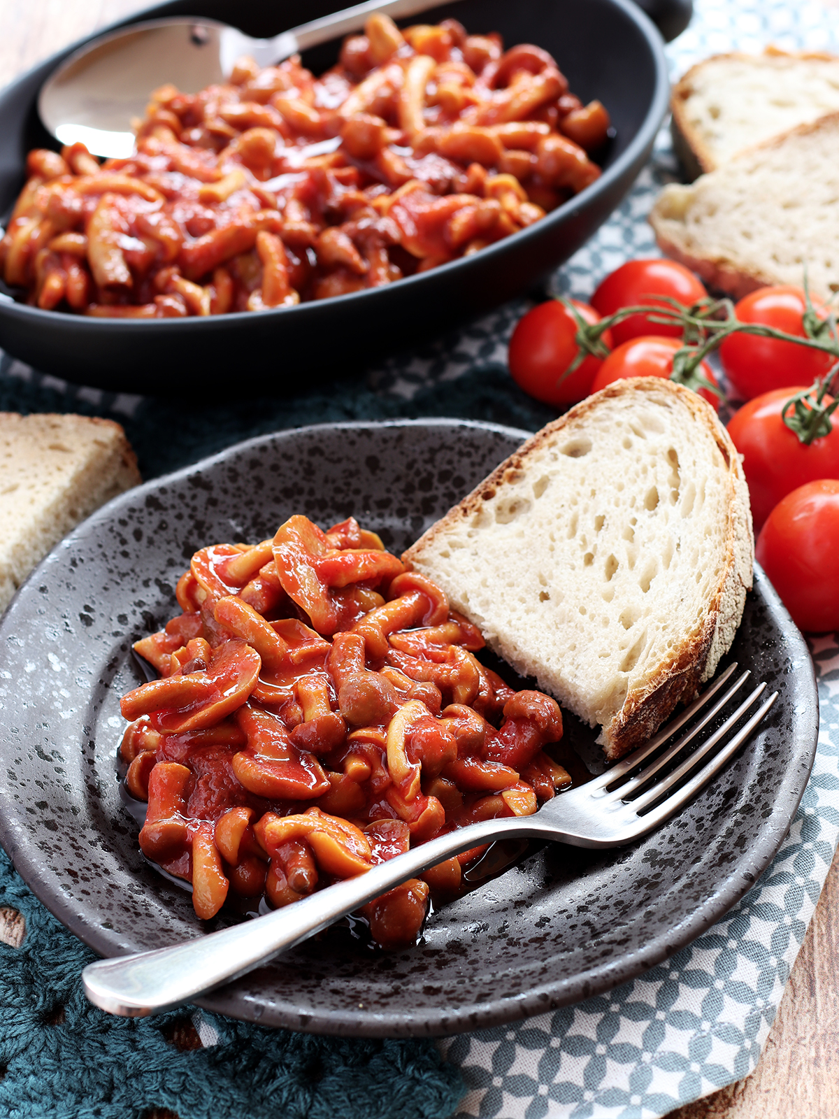 Funghi famigliola al pomodoro
