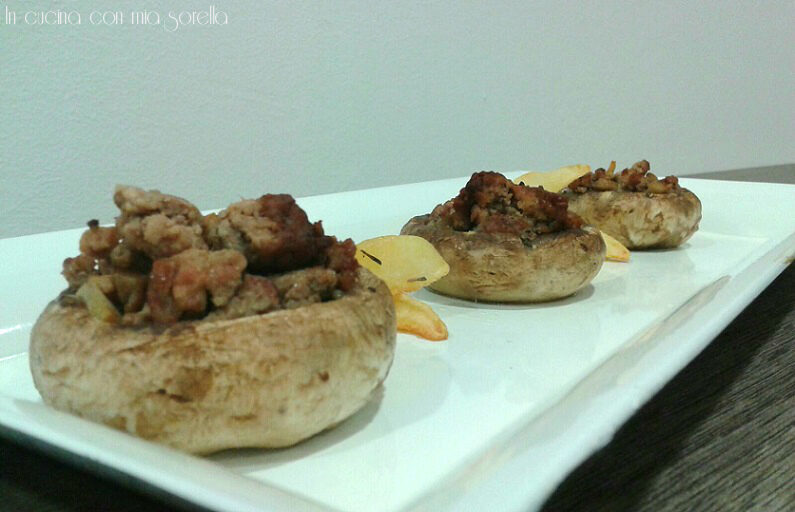 Funghi gratinati ripieni di salsiccia