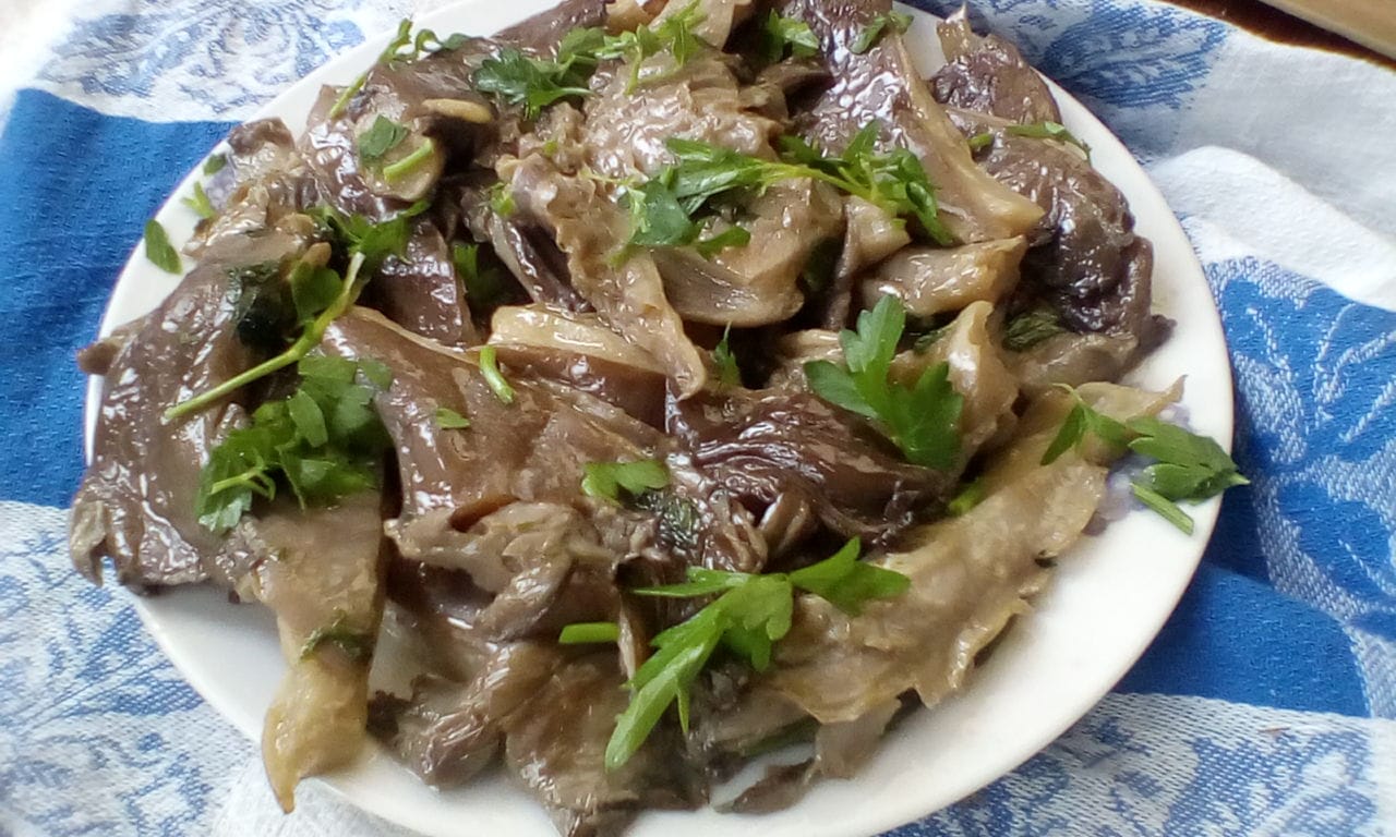 Funghi orecchiette  trifolati