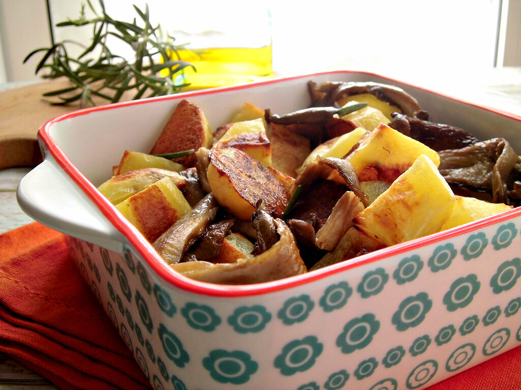 Funghi pleurotus e patate al forno