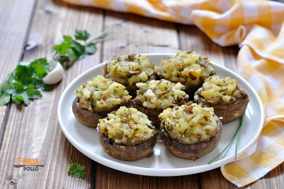 Funghi ripieni con patate ed erbe aromatiche