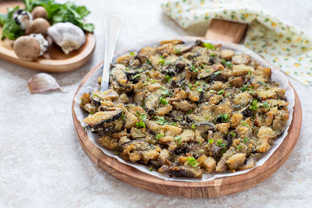 Funghi sabbiosi con erbe e pangrattato