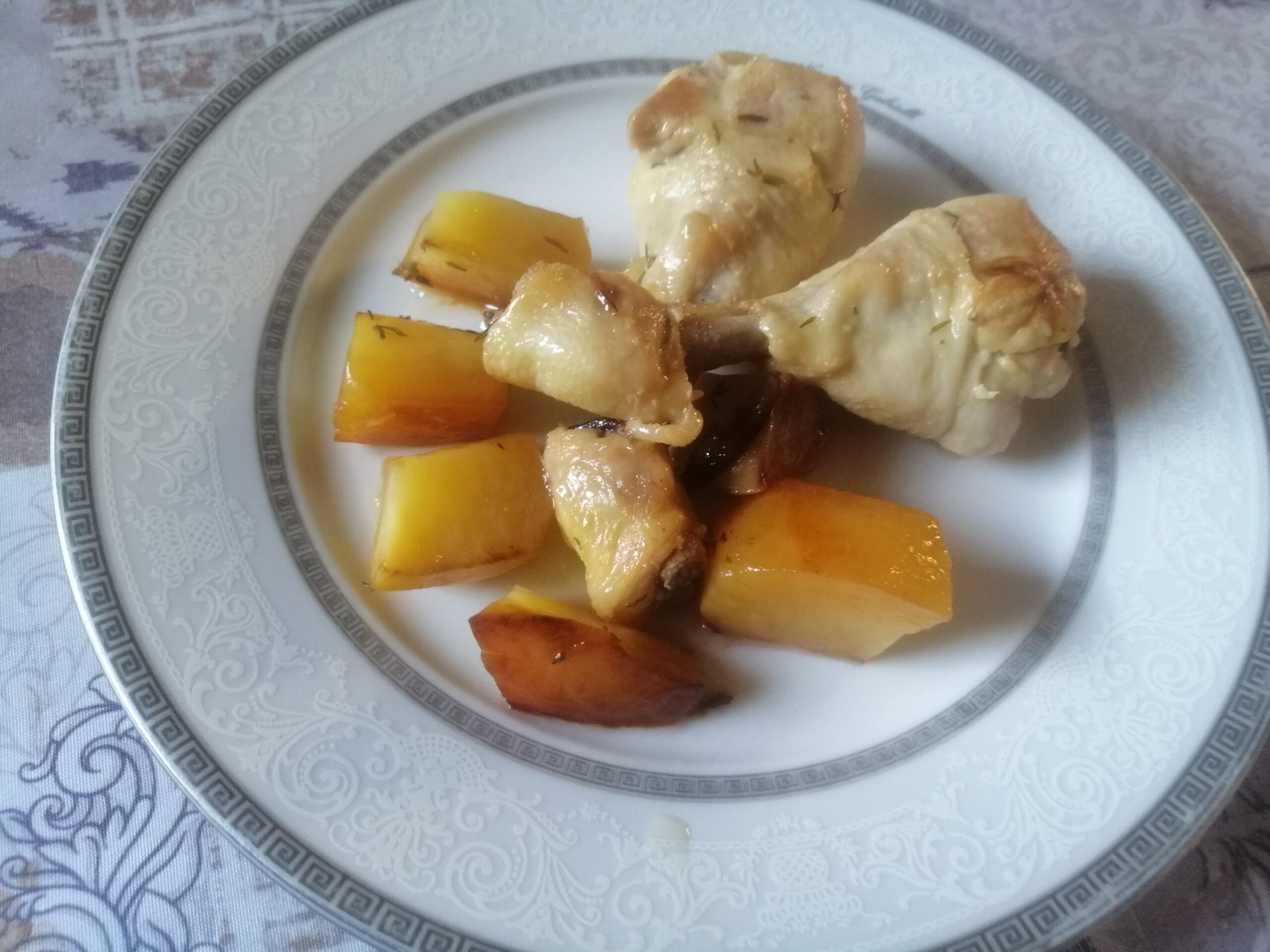 Fusi di pollo in padella con patate