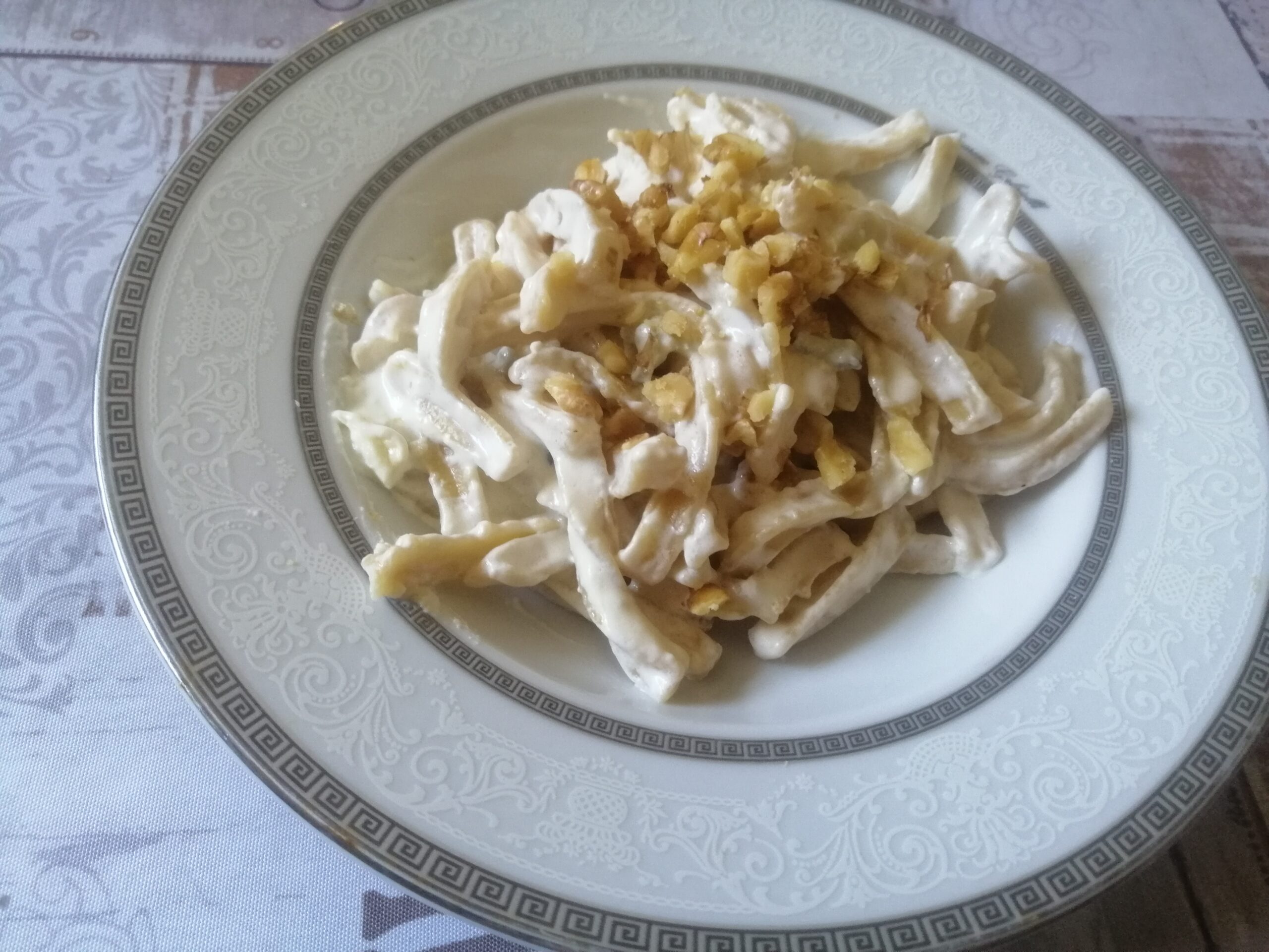 Fusilli a stella gorgonzola e noci