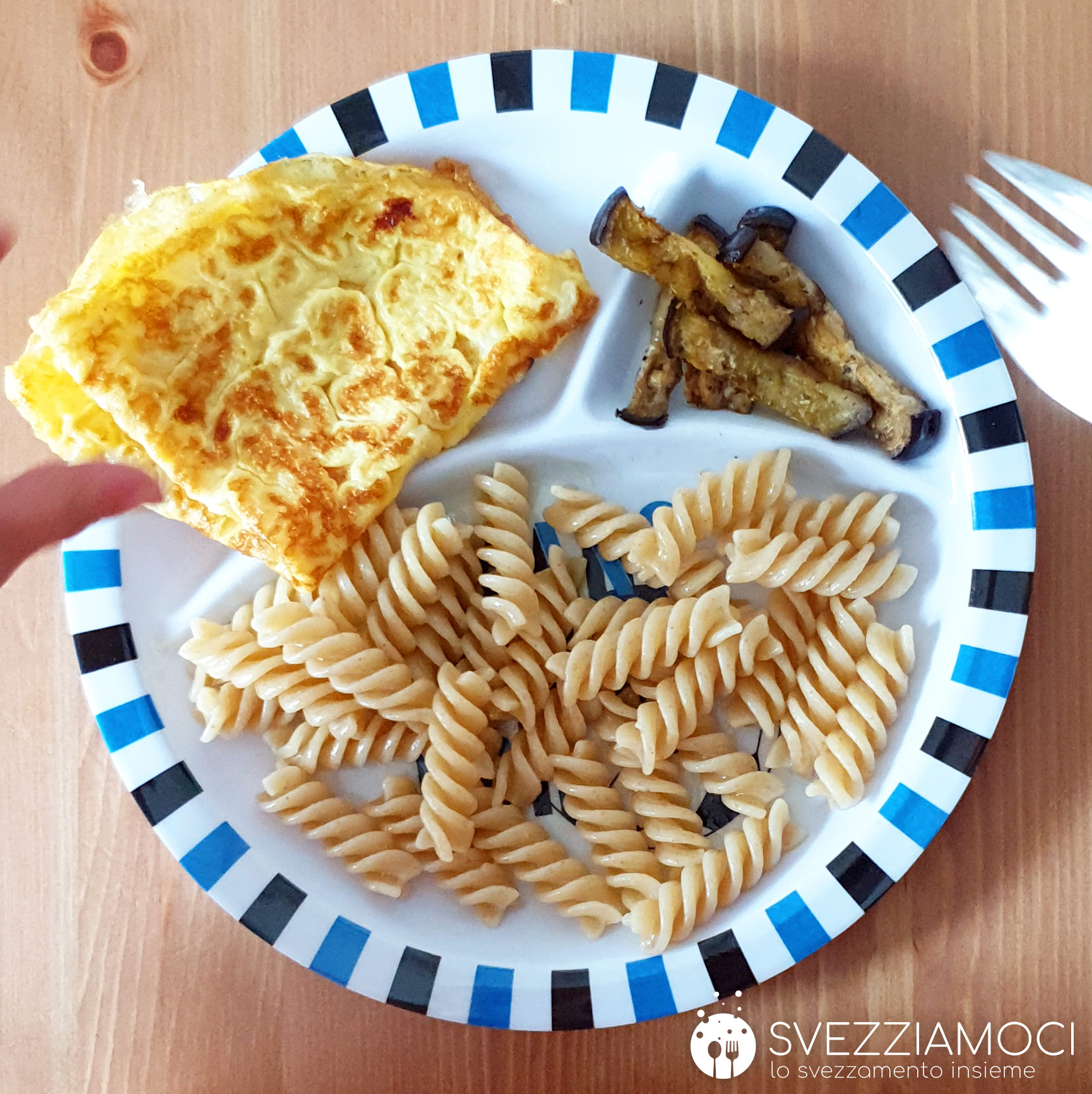 Fusilli ai cereali in bianco con melanzane al forno e omelette