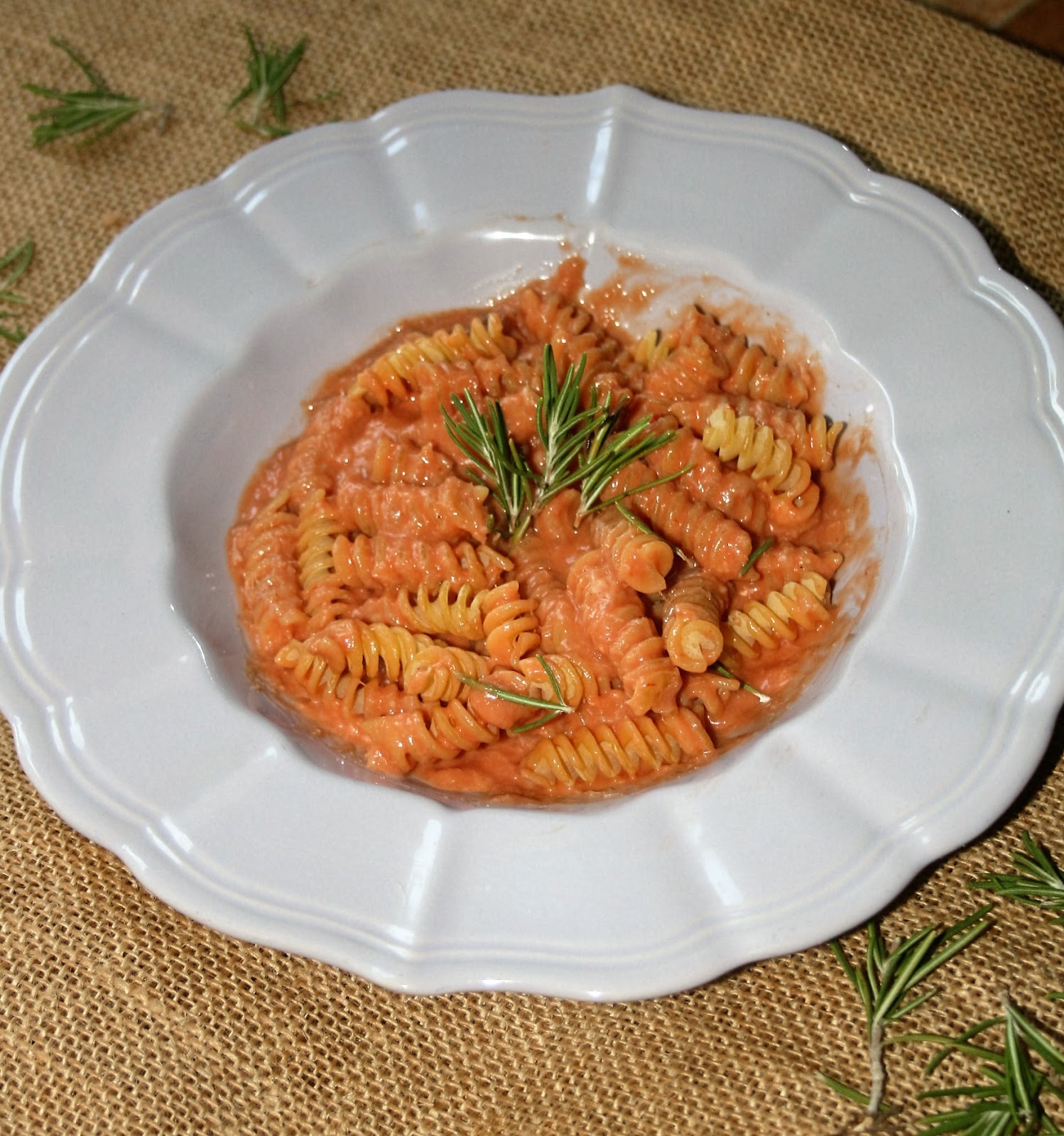 Fusilli alla crema di baccala’ e pomodoro