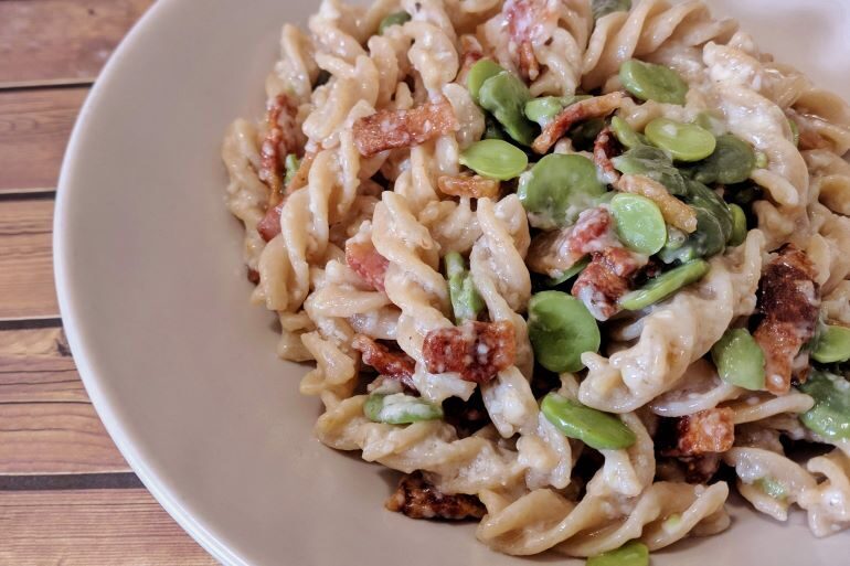 Fusilli alla gricia con fave fresche