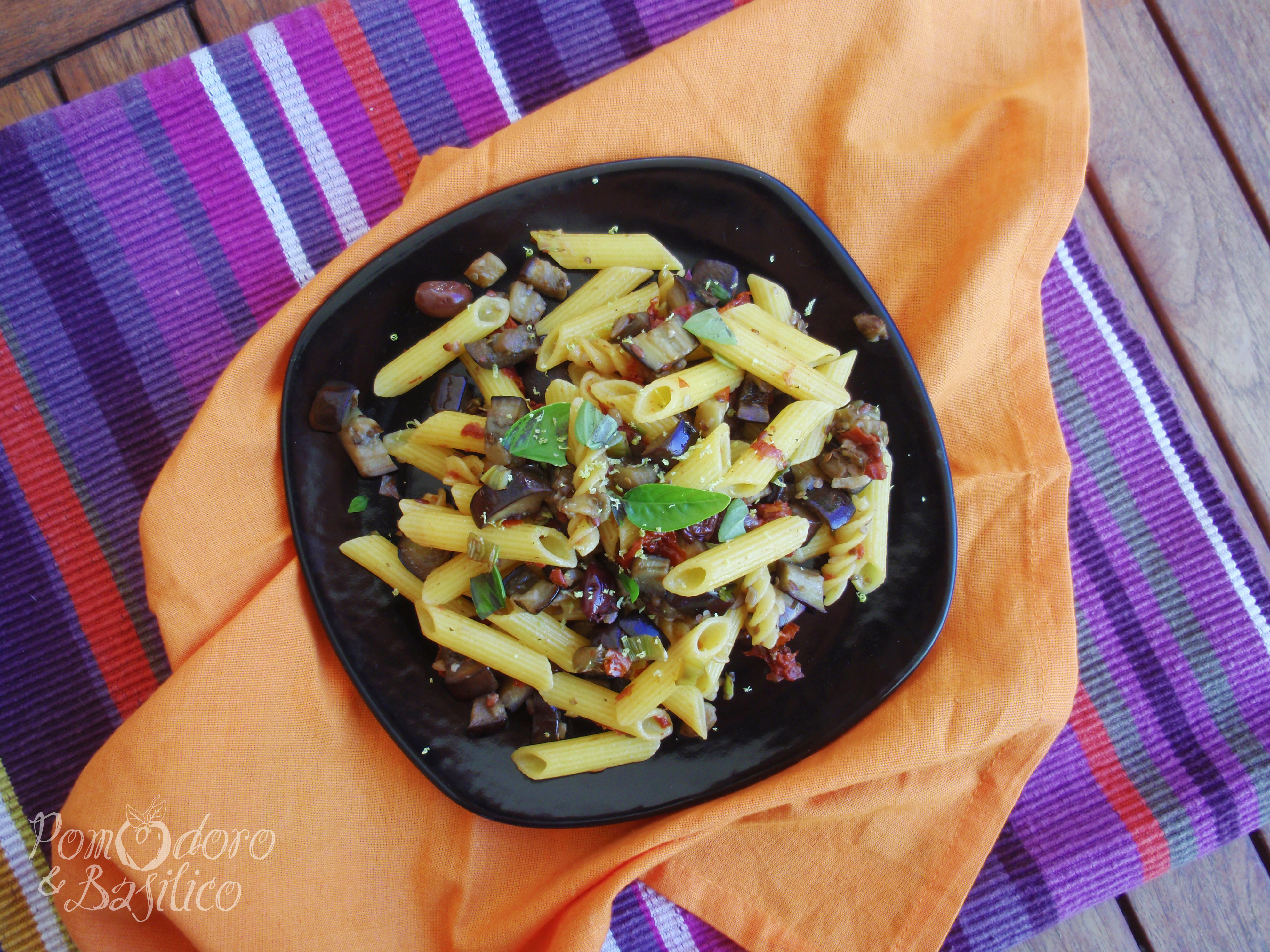 Fusilli alle melanzane e pesto di pomodori secchi