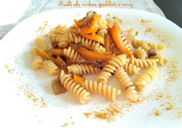 Fusilli alle verdure spadellate e curry