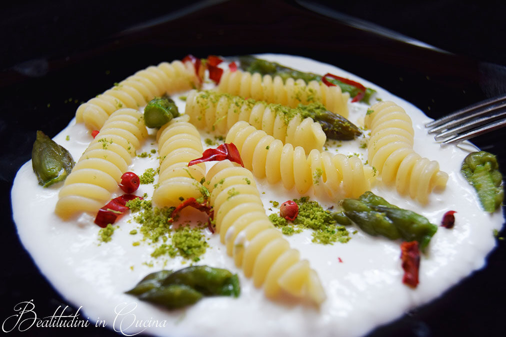 Fusilli asparagi e pepe rosa