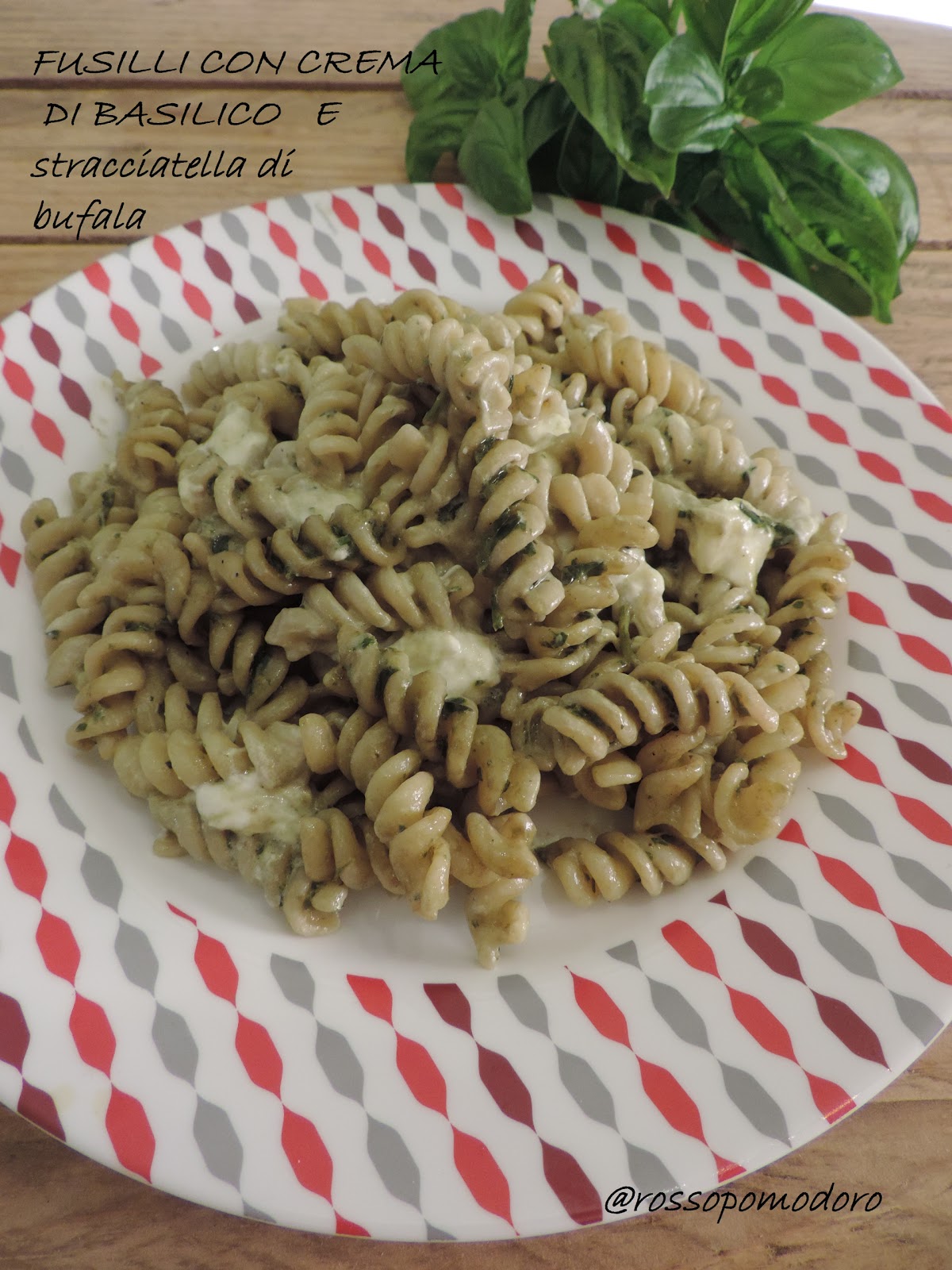 Fusilli con crema di basilico e stracciatella di bufala
